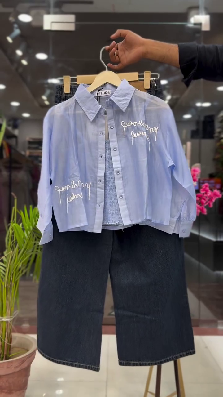 Minimal Chic Script Shirt with Inner Top & Wide-Leg Denim Culotte Set – Effortless Everyday Elegance 🤍👖✨