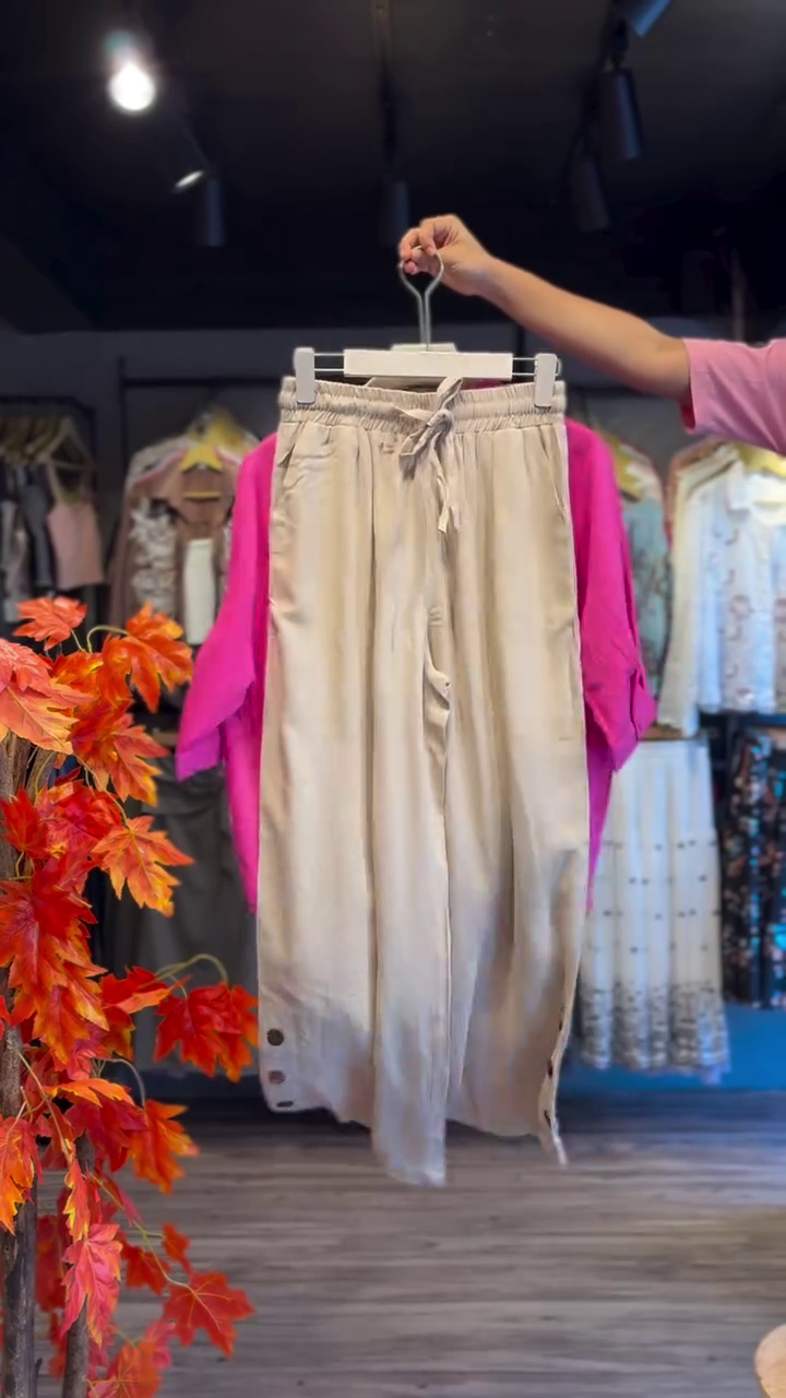 🌺 Vibrant Fuchsia Floral Edge Top with Beige Pants – Chic Everyday Comfort Set 💖✨