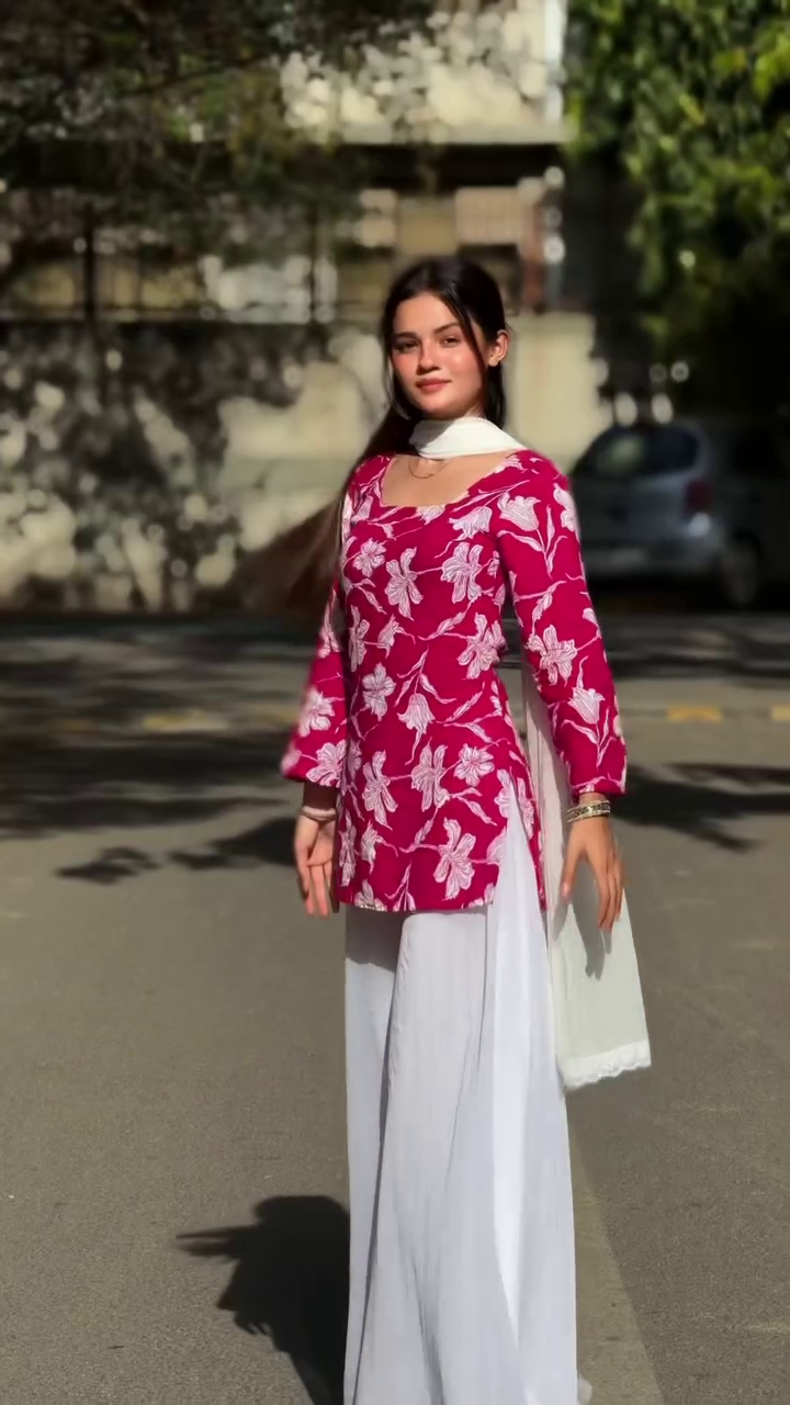 🌺 Bold Pink Floral Kurti with Flowing White Palazzo & Dupatta – Elegant Daytime Ethnic Look 💖🤍✨