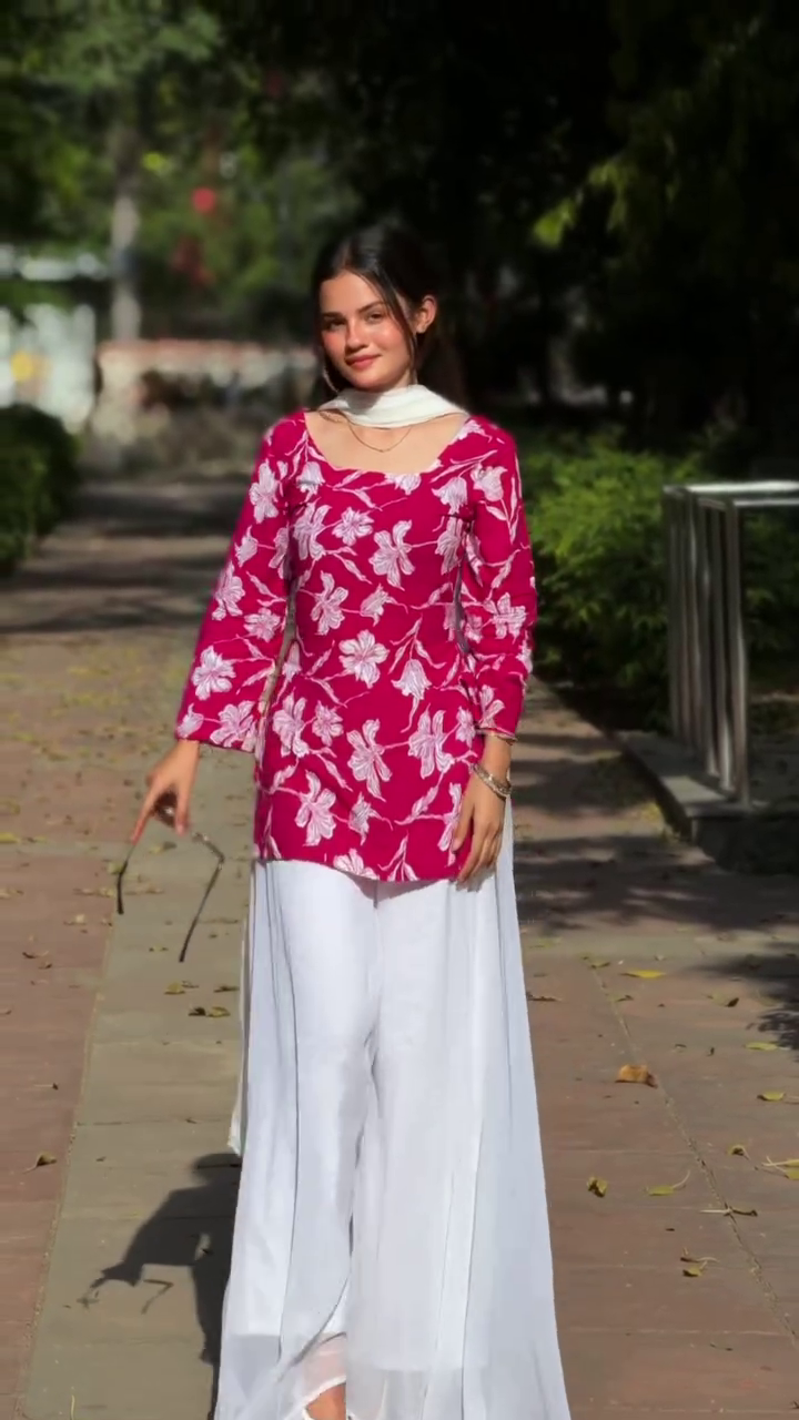 🌺 Bold Pink Floral Kurti with Flowing White Palazzo & Dupatta – Elegant Daytime Ethnic Look 💖🤍✨