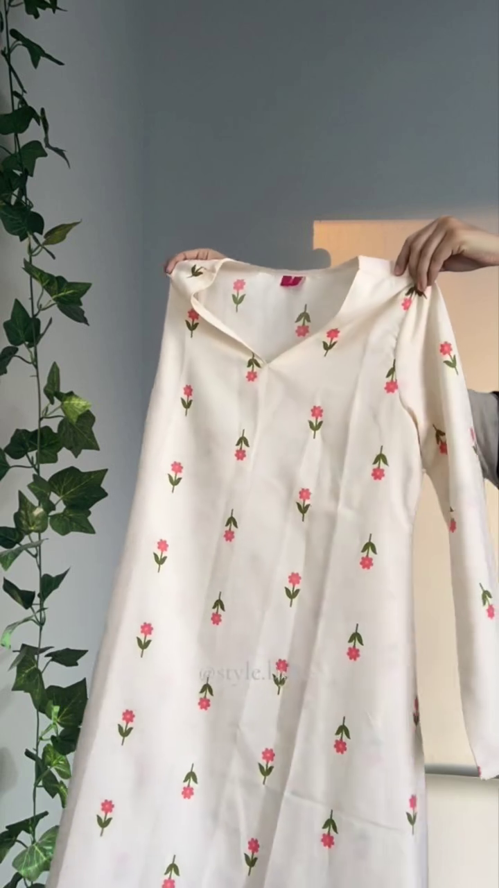 🌸🤍  Premium Floral Printed Straight Fit Casual Kurti for Women 🤍🌸