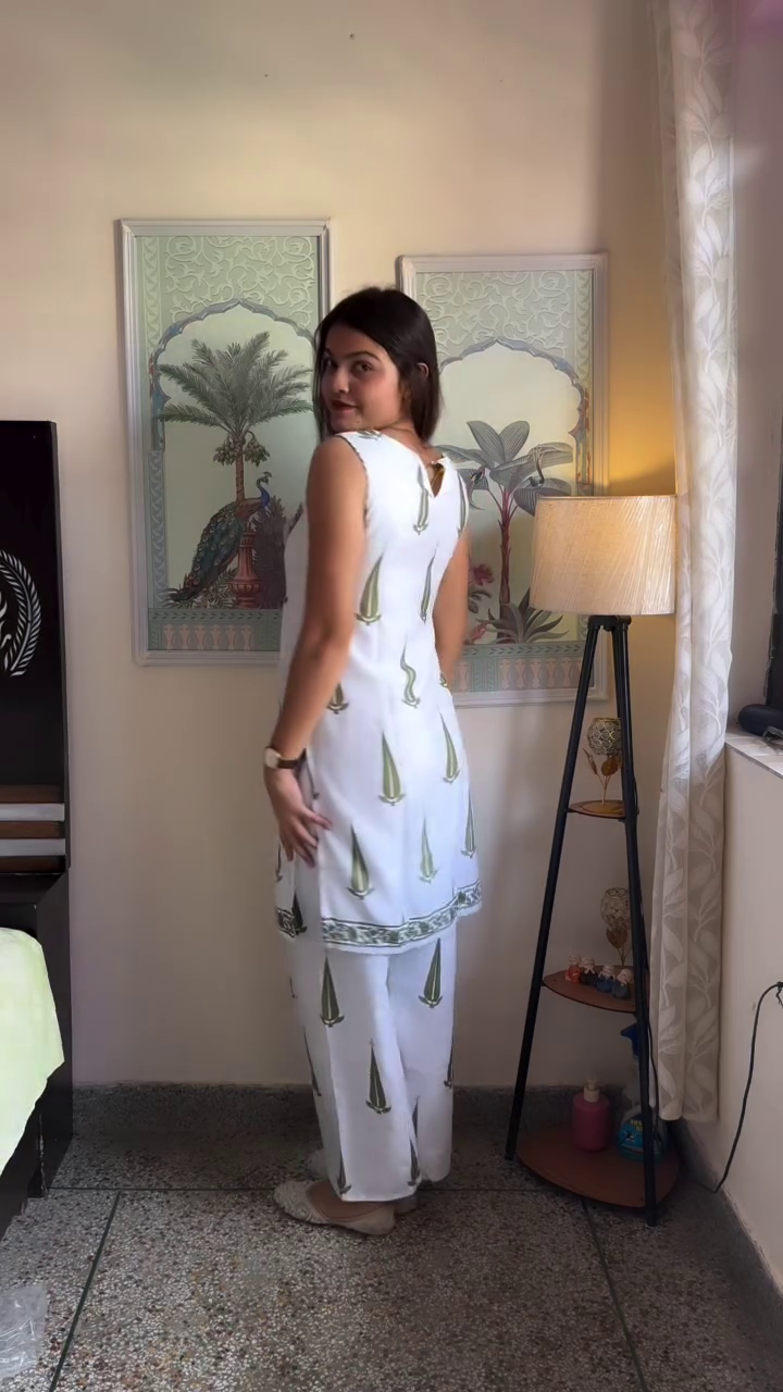 🤍✨  Elegant Heart Print Sleeveless Kurti & Palazzo Co-Ord Set for Women ✨🤍