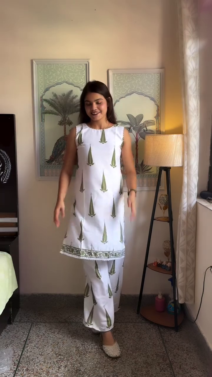 🤍✨  Elegant Heart Print Sleeveless Kurti & Palazzo Co-Ord Set for Women ✨🤍