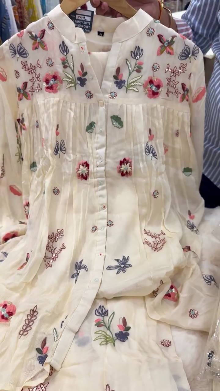 🌸🤍 Premium Ivory Floral Embroidered Ethnic Co-Ord Set for Women – Elegant Designer Kurti & Bottom Set with Delicate Botanical Detailing 🤍🌸