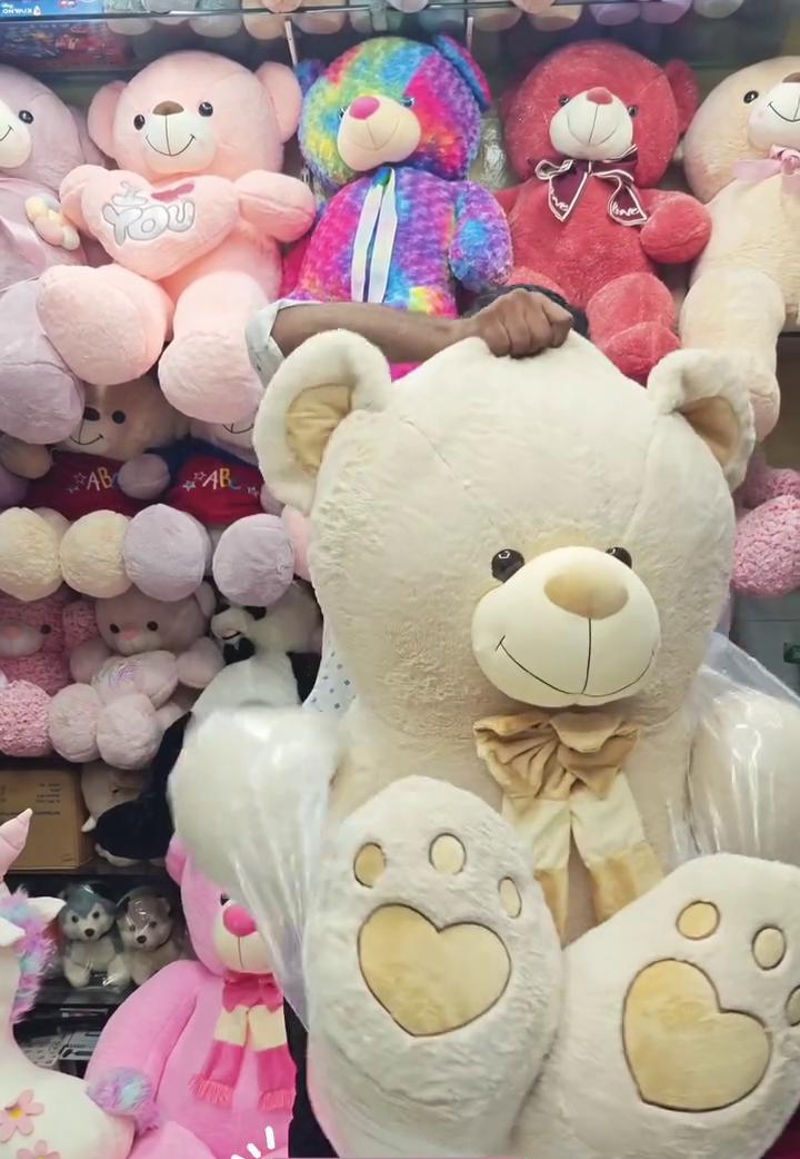 🧸🤍 Giant Snow White Teddy Bear Plush Toy – Ultra Soft Huggable Jumbo Teddy with Cute Bow for Gifting & Home Décor 🤍🧸