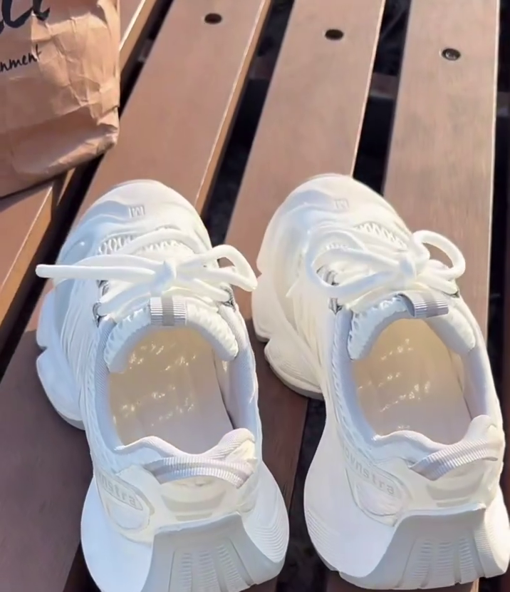 👟 Premium Lightweight Chunky Sports Sneakers for Women – Breathable Lace-Up Everyday Walking Shoes ✨🤍