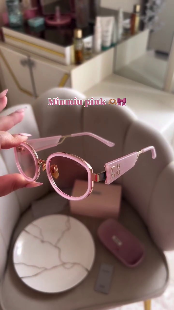 🕶️Elegant Vintage Style Fashion Sunglasses for Women – Premium UV Protective Oversized Eyewear ✨💗