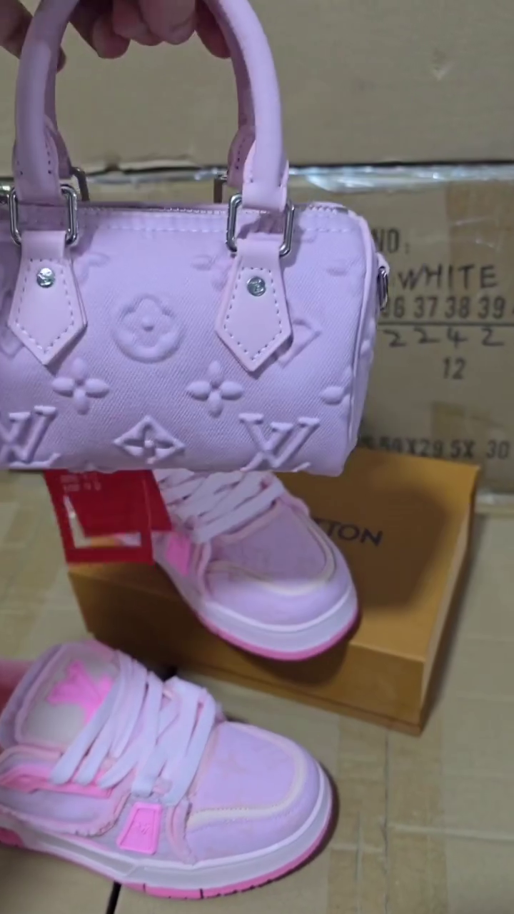 🩷👟 Trendy Pink Fashion Sneakers with Matching Mini Handbag Combo Set 👟🩷