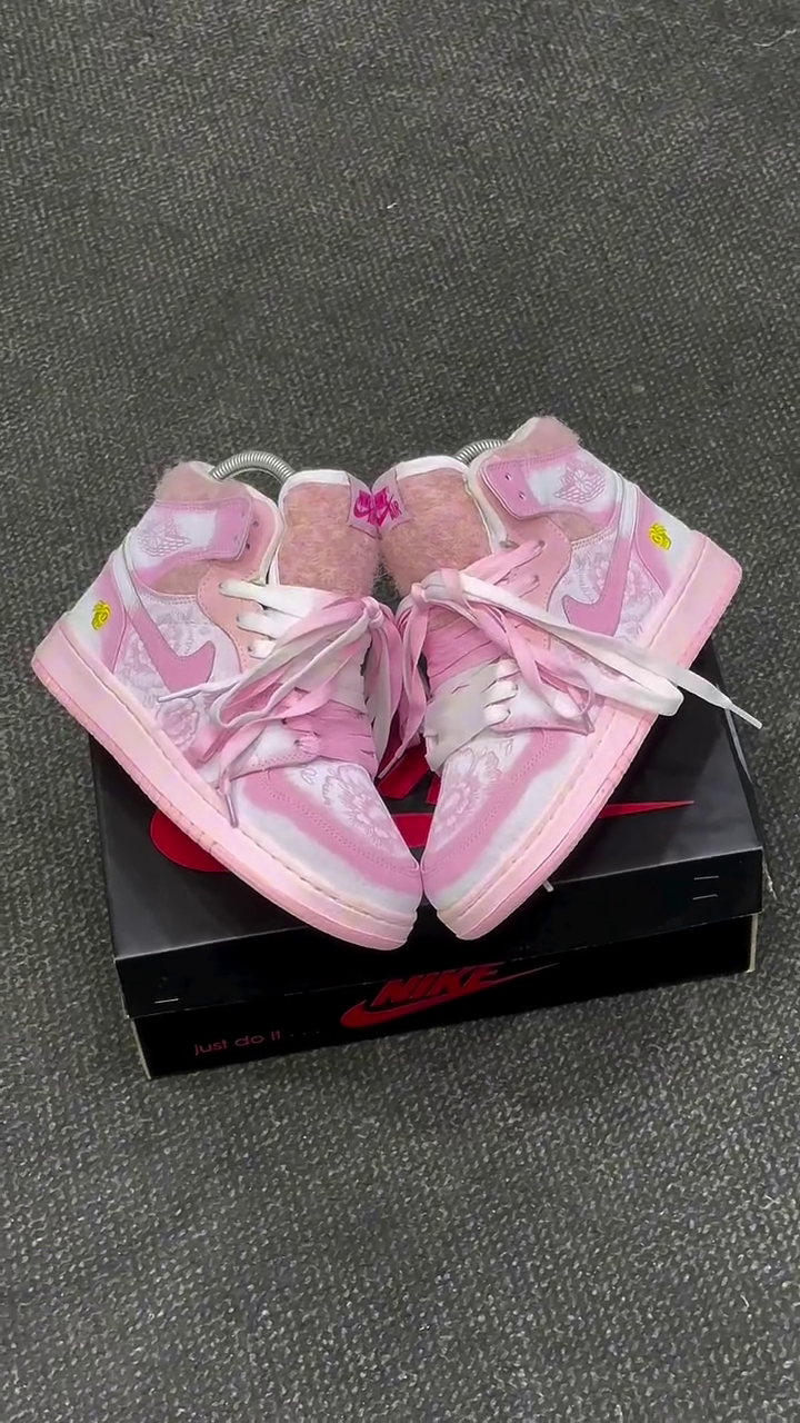 💗 Premium Pink Floral High-Top Fashion Sneakers for Women & Girls – Stylish Lace-Up Casual Shoes with Comfortable Cushioned Sole and Trendy Streetwear Appeal 💗