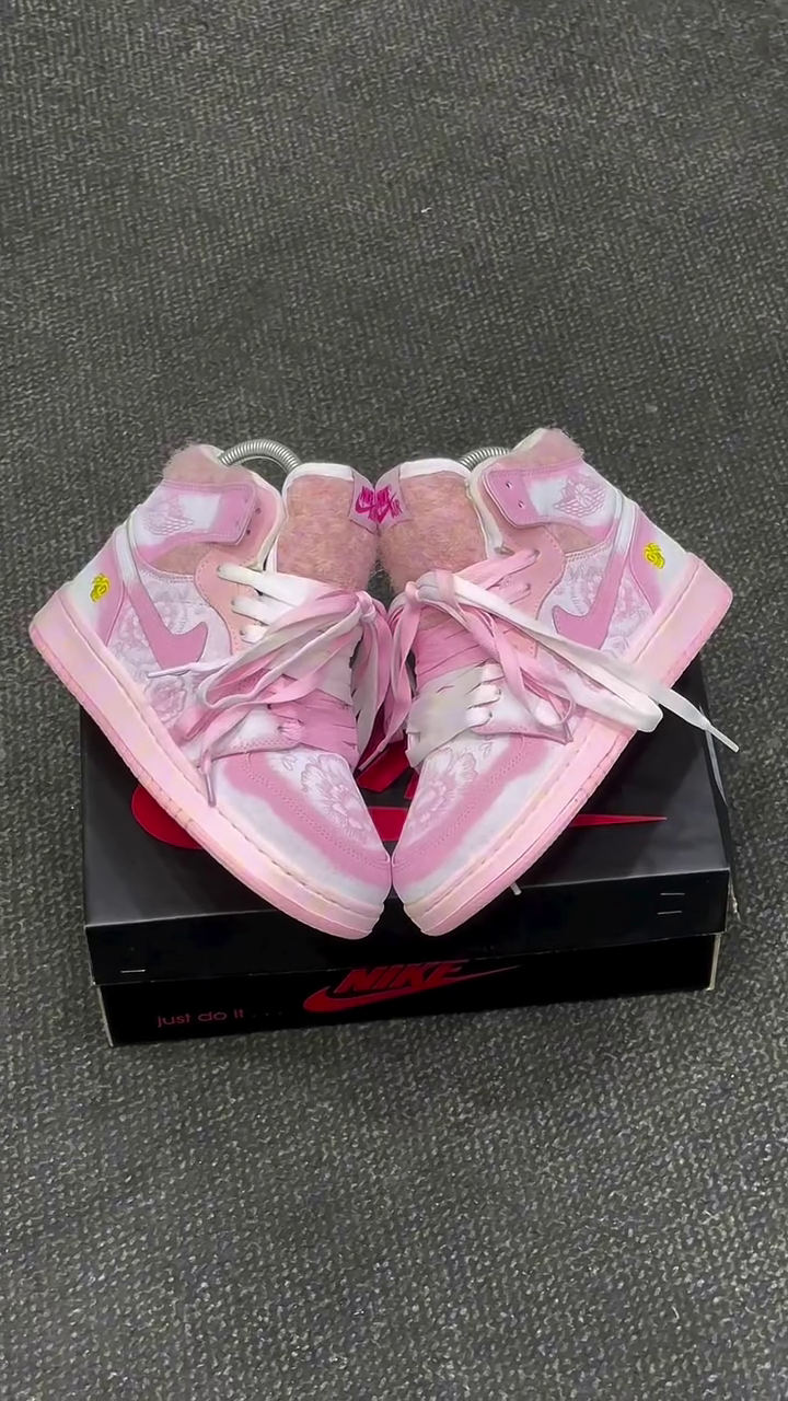 💗 Premium Pink Floral High-Top Fashion Sneakers for Women & Girls – Stylish Lace-Up Casual Shoes with Comfortable Cushioned Sole and Trendy Streetwear Appeal 💗