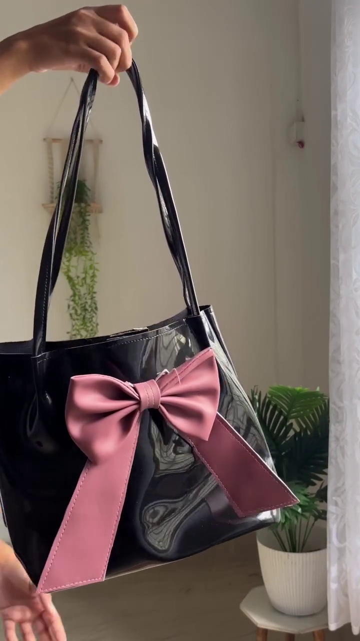 🖤 Elegant Glossy Bow Accent Shoulder Tote Bag for Women – Premium Fashion Handbag with Spacious Interior and Chic Everyday Styling 🖤