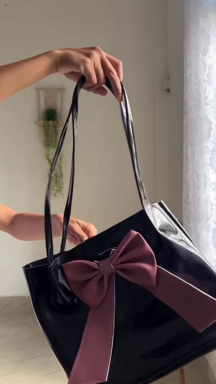 🖤 Elegant Glossy Bow Accent Shoulder Tote Bag for Women – Premium Fashion Handbag with Spacious Interior and Chic Everyday Styling 🖤