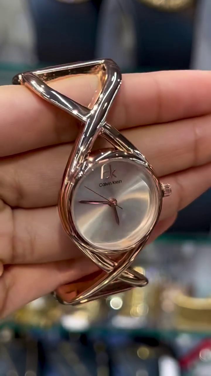 Women's Premium Rose Gold Designer Bracelet Analog Watch – Elegant Minimalist Fashion Wrist Watch for Casual, Party & Everyday Wear