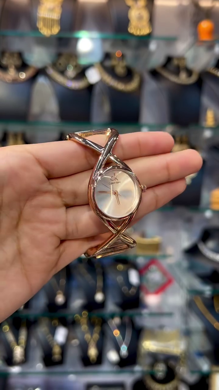 Women's Premium Rose Gold Designer Bracelet Analog Watch – Elegant Minimalist Fashion Wrist Watch for Casual, Party & Everyday Wear