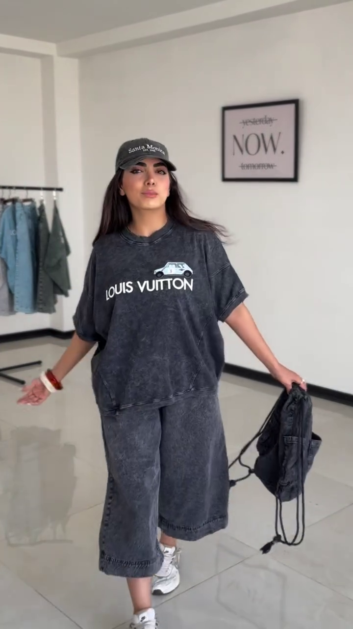 🤍 Premium Oversized Casual Graphic Style T-Shirt for Women | Soft Relaxed Fit Everyday Streetwear Tee
