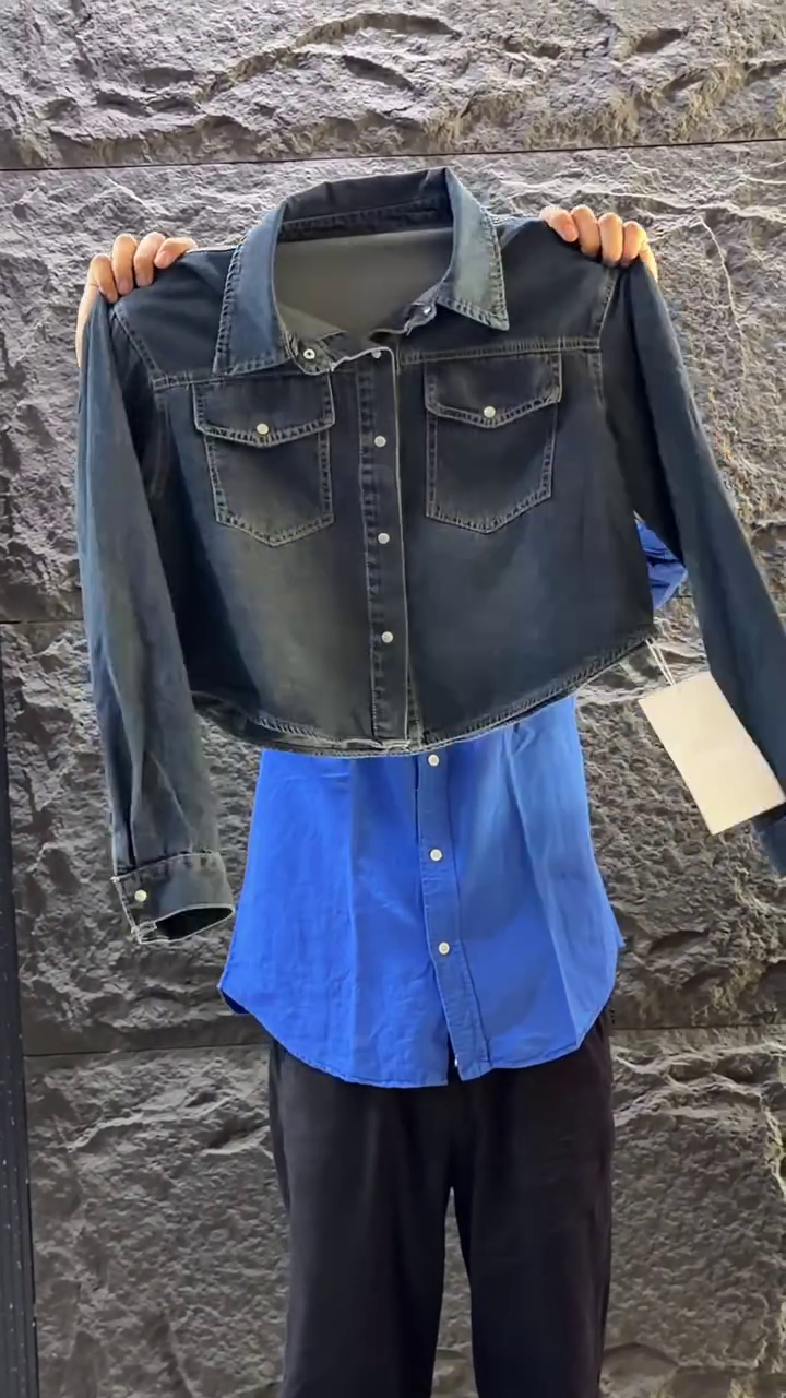 💙 Premium Denim Jacket with Oversized Wide-Leg Jeans & Classic Inner Top Three-Piece Casual Outfit for Women
