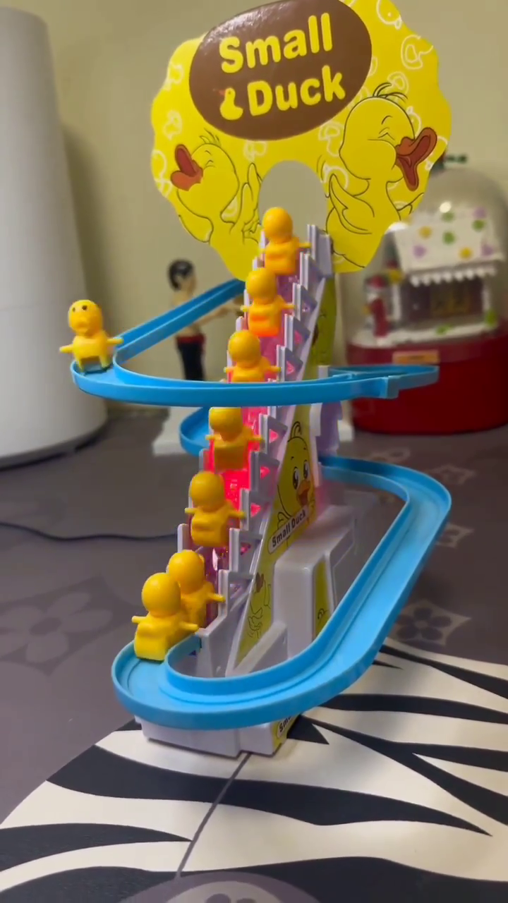 🦆 Small Duck Electric Climbing Stair Toy with Music & LED Lights 🌈✨