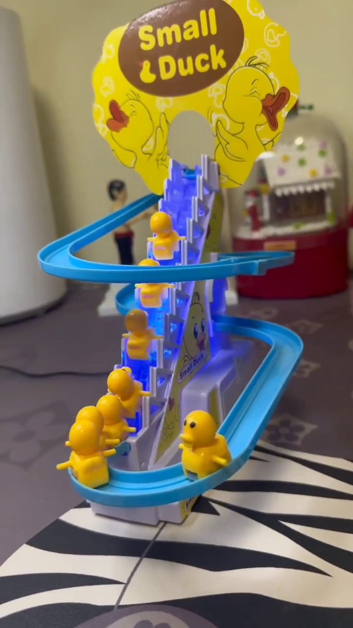 🦆 Small Duck Electric Climbing Stair Toy with Music & LED Lights 🌈✨
