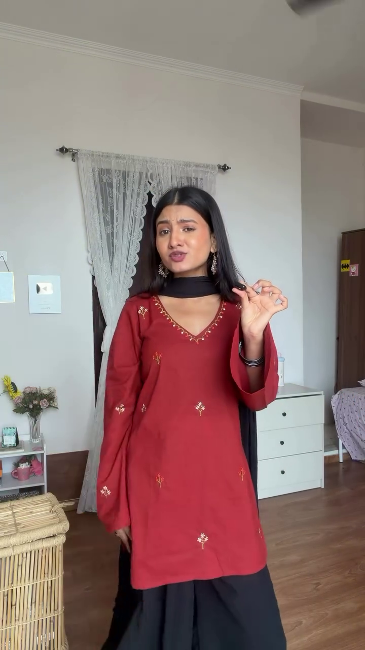 Premium Maroon Embroidered Straight Kurta with Delicate Floral Motifs, V-Neck Detailing, Stylish Black Palazzo Pants & Matching Dupatta – Elegant Ethnic 3-Piece Women’s Festive Wear Set 🌸👗✨