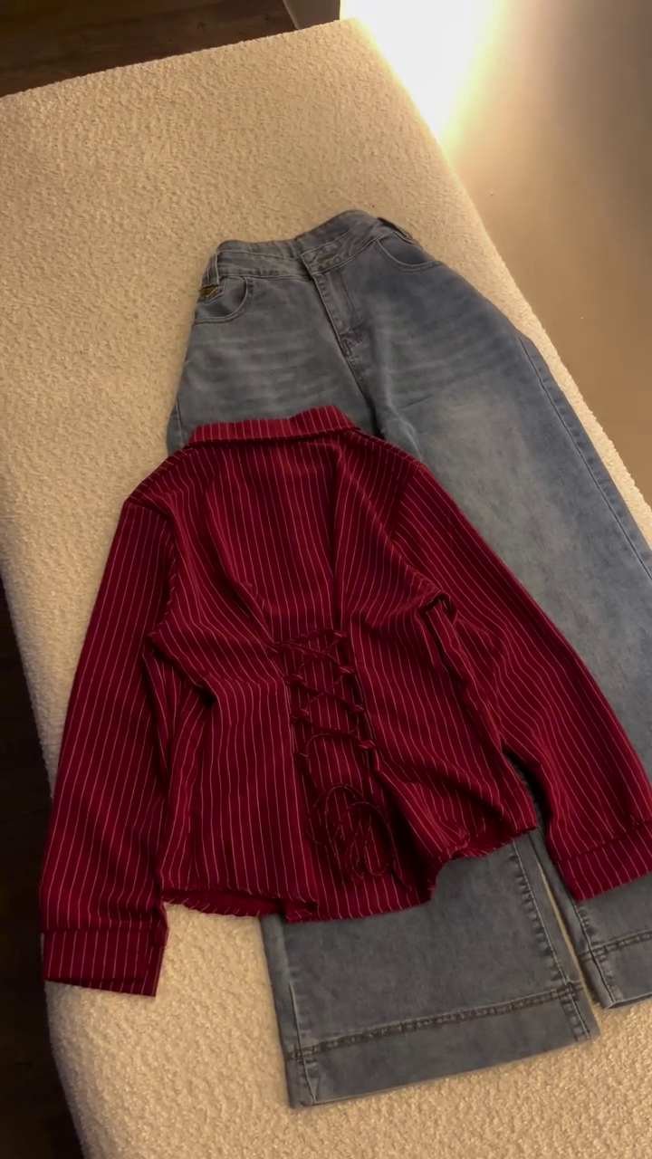 Trendy Burgundy Vertical Stripe Full-Sleeve Collared Shirt with Classic Light-Wash Denim Jeans – Smart Casual Two-Piece Outfit Set for Kids, Boys & Girls ❤️👖✨
