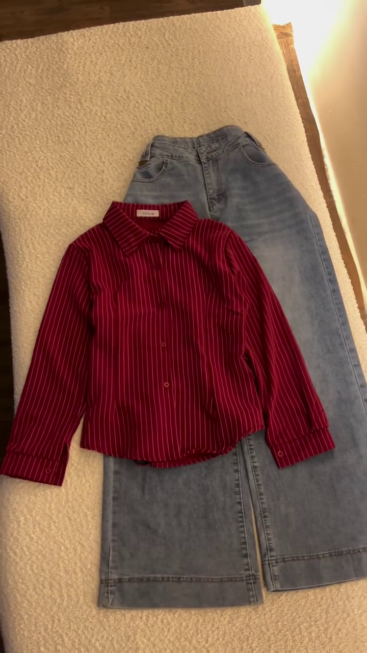 Trendy Burgundy Vertical Stripe Full-Sleeve Collared Shirt with Classic Light-Wash Denim Jeans – Smart Casual Two-Piece Outfit Set for Kids, Boys & Girls ❤️👖✨
