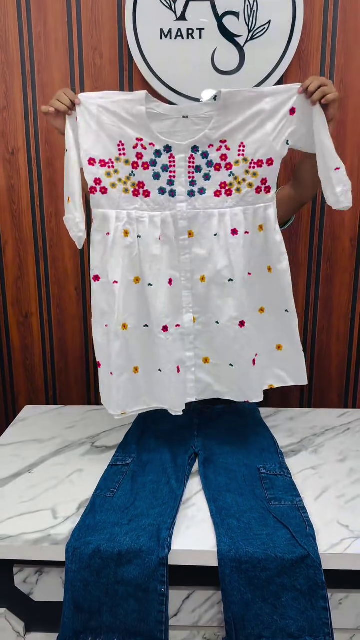 🤍🌼 Girls’ White Floral Embroidered Empire-Waist Tunic Top with Colorful Flower Detailing and Long Sleeves