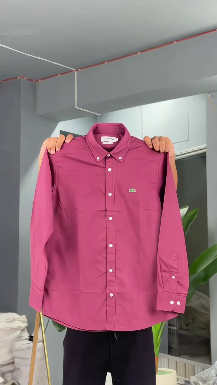Men’s Premium Light Blue Classic Button-Down Full-Sleeve Formal Shirt with Structured Collar, Adjustable Cuffs, Minimal Chest Emblem & Smart Tailored Silhouette 💙👔✨
