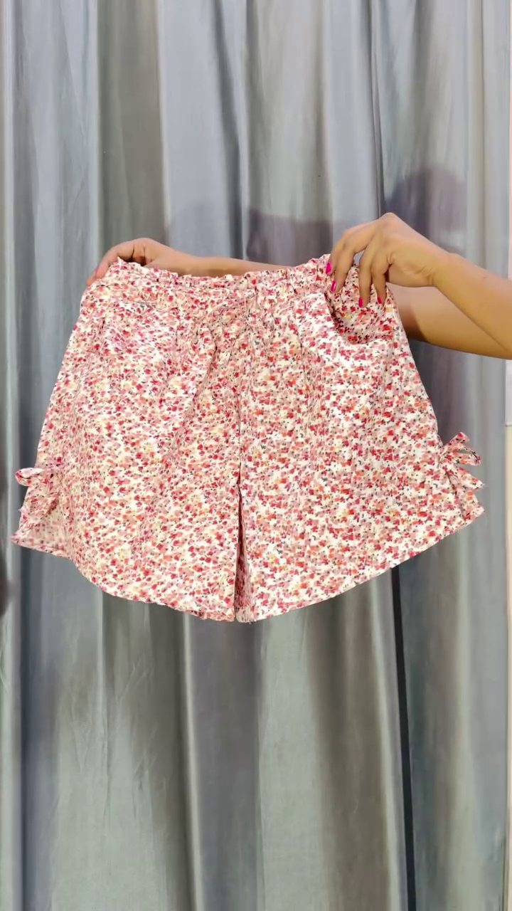 Women’s Soft Pink & White Micro Floral Printed Casual Shorts with Elasticated Waistband, Relaxed Wide-Leg Fit & Playful Side Tie Detailing 🌸💕✨