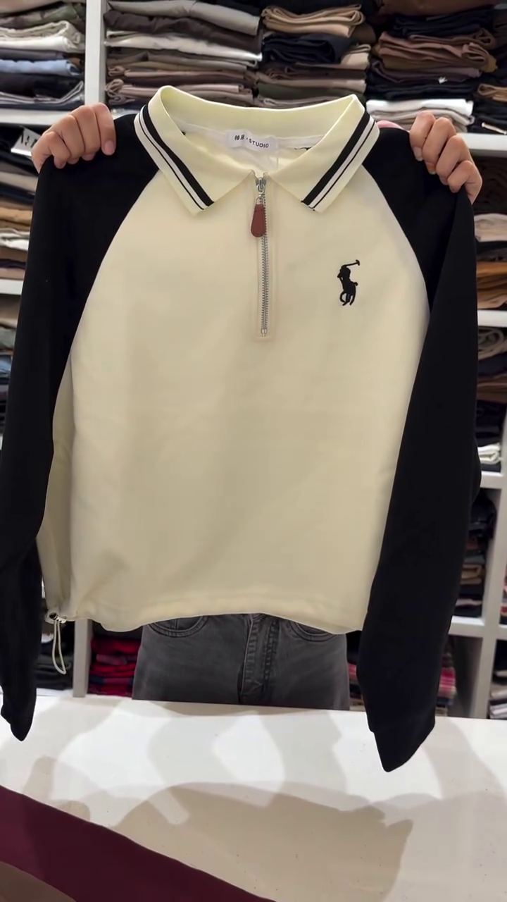 Modern Cream & Black Full-Sleeve Half-Zip Collared Casual Sweatshirt Top with Contrast Sleeves, Striped Collar Detailing, Front Zipper & Relaxed Everyday Streetwear Styling 🤍🖤✨
