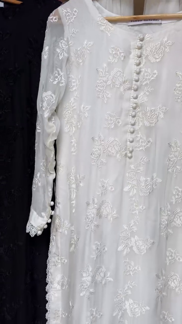Premium Women’s Elegant Dark Floral Embroidered Long Kurta with Front Button Detailing, Full Sleeves, Graceful Ethnic Design & Sophisticated Everyday Festive Wear 🌸🖤✨