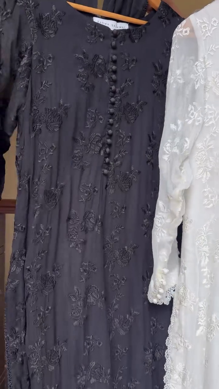 Premium Women’s Elegant Dark Floral Embroidered Long Kurta with Front Button Detailing, Full Sleeves, Graceful Ethnic Design & Sophisticated Everyday Festive Wear 🌸🖤✨