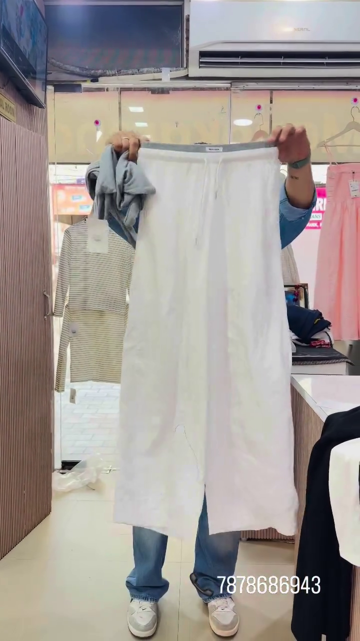 Women’s Modern Grey Long-Sleeve Top with Elegant V-Neck Detail, Flowing White Layered Overlay & Coordinated Casual Fashion Bottom Set for Chic Everyday Styling 🤍🩶✨