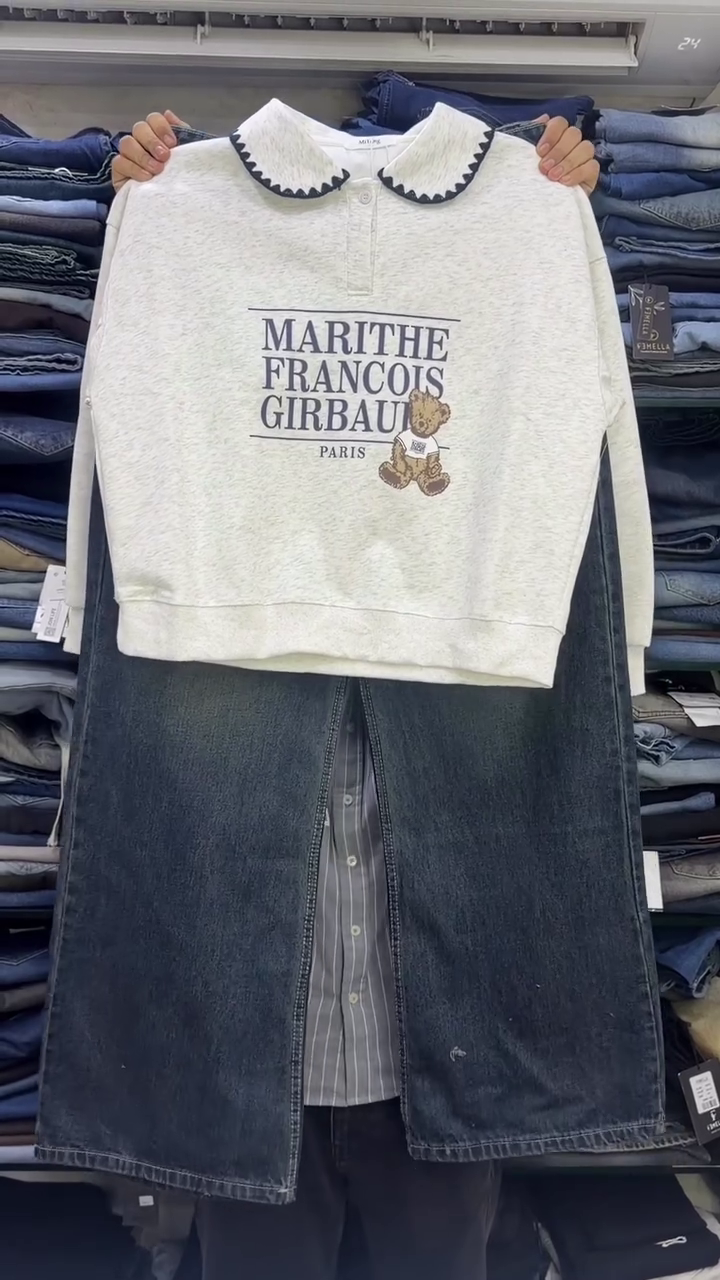 White Fleece Pullover Sweatshirt With Scalloped Collar And Parisian Teddy Bear Graphic 🤍🧸✨