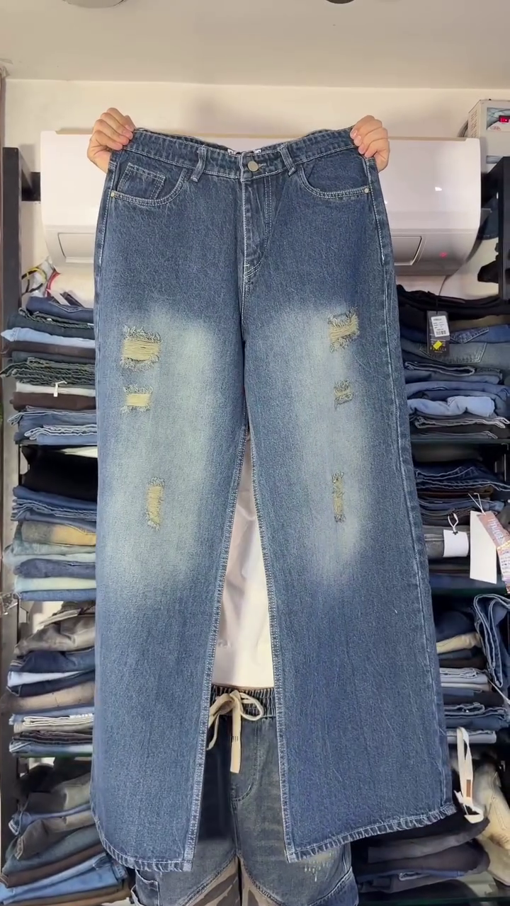 Light-Wash Wide-Leg Distressed Denim Jeans With Adjustable Drawstring Waistband 🩵👖✨