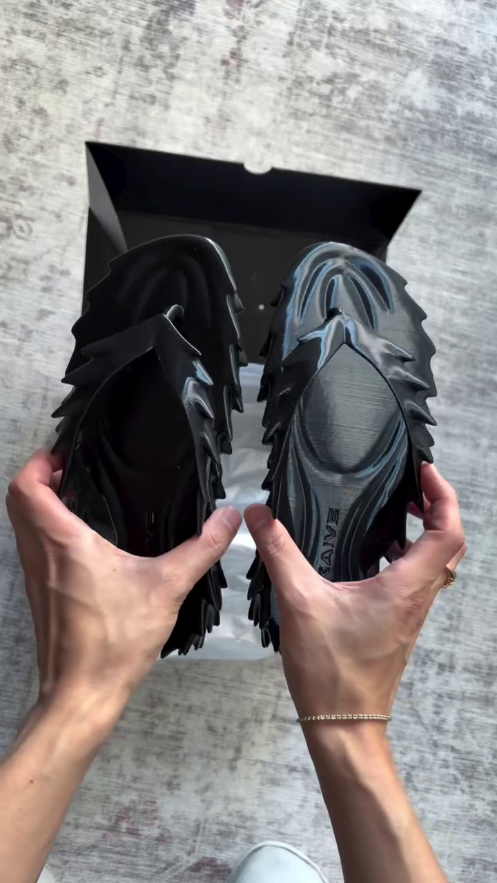 Edgy Matte Black Designer Spiked Thong Sandals With Sculpted Textured Soles 🖤✨🩴