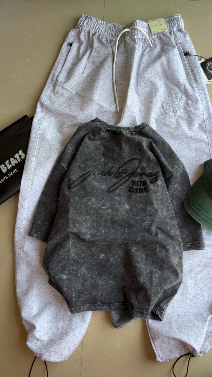 Cozy Acid-Wash Charcoal T-Shirt Paired With Light Grey Marled Fleece Joggers 🖤🩶👕👖✨Cozy Acid-Wash Charcoal T-Shirt Paired With Light Grey Marled Fleece Joggers 🖤🩶👕👖✨