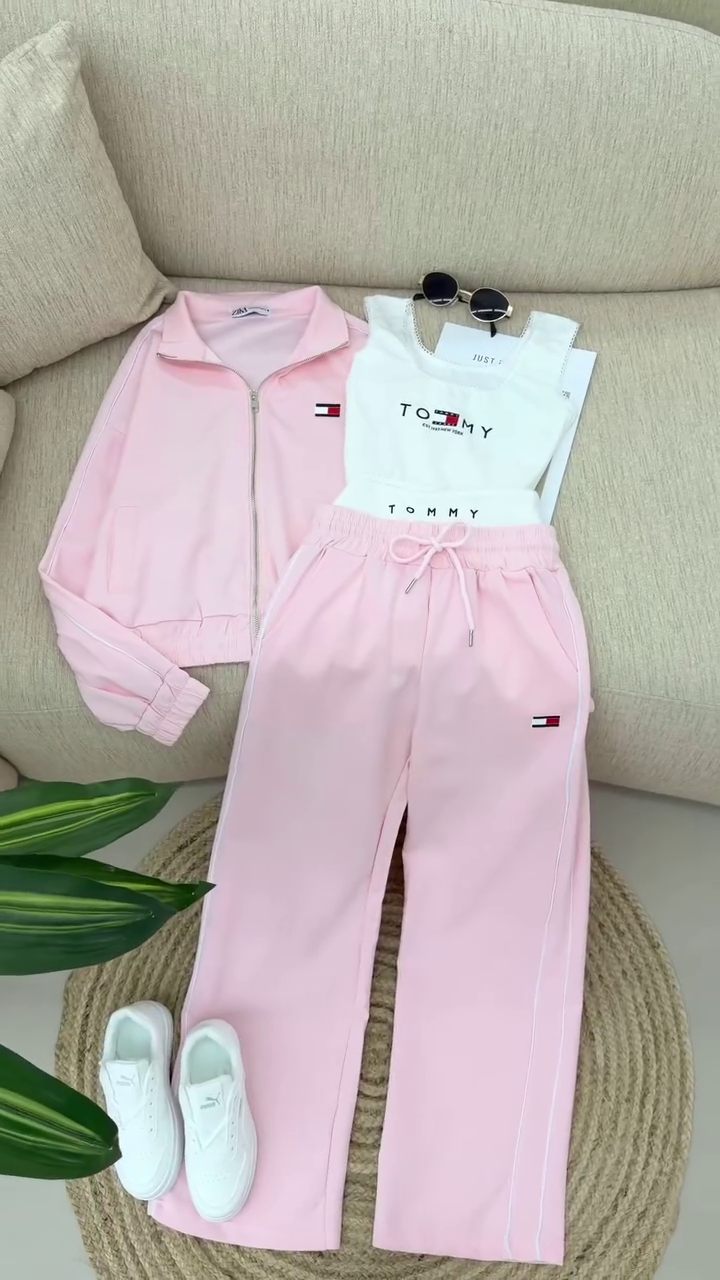 Pastel-Pink Full-Zip Athletic Tracksuit Jacket Paired With Matching Joggers 🩷🏃‍♀️✨