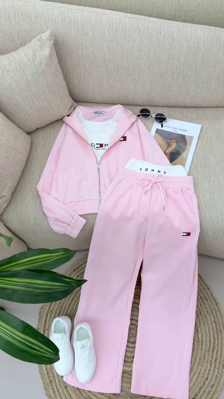 Pastel-Pink Full-Zip Athletic Tracksuit Jacket Paired With Matching Joggers 🩷🏃‍♀️✨