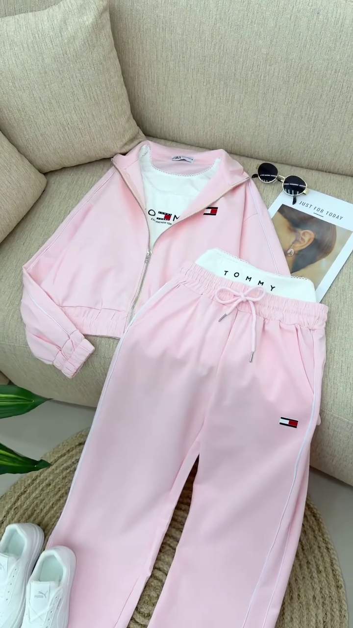 Pastel-Pink Full-Zip Athletic Tracksuit Jacket Paired With Matching Joggers 🩷🏃‍♀️✨