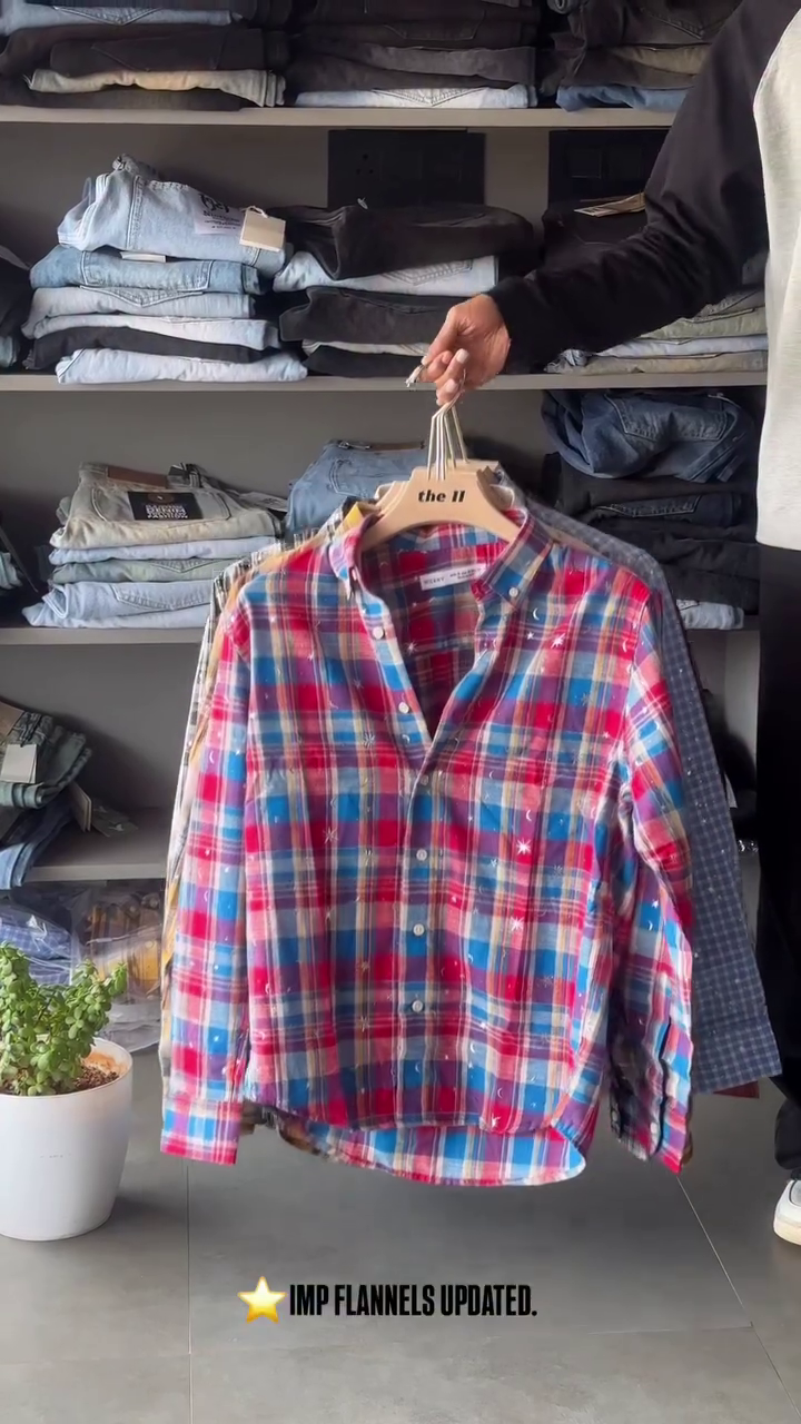 Red Flannel Long-Sleeve Button-Down Shirt With Metallic Star Print Patterns ❤️✨👕