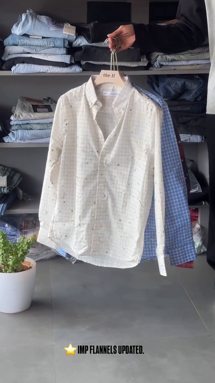 Red Flannel Long-Sleeve Button-Down Shirt With Metallic Star Print Patterns ❤️✨👕
