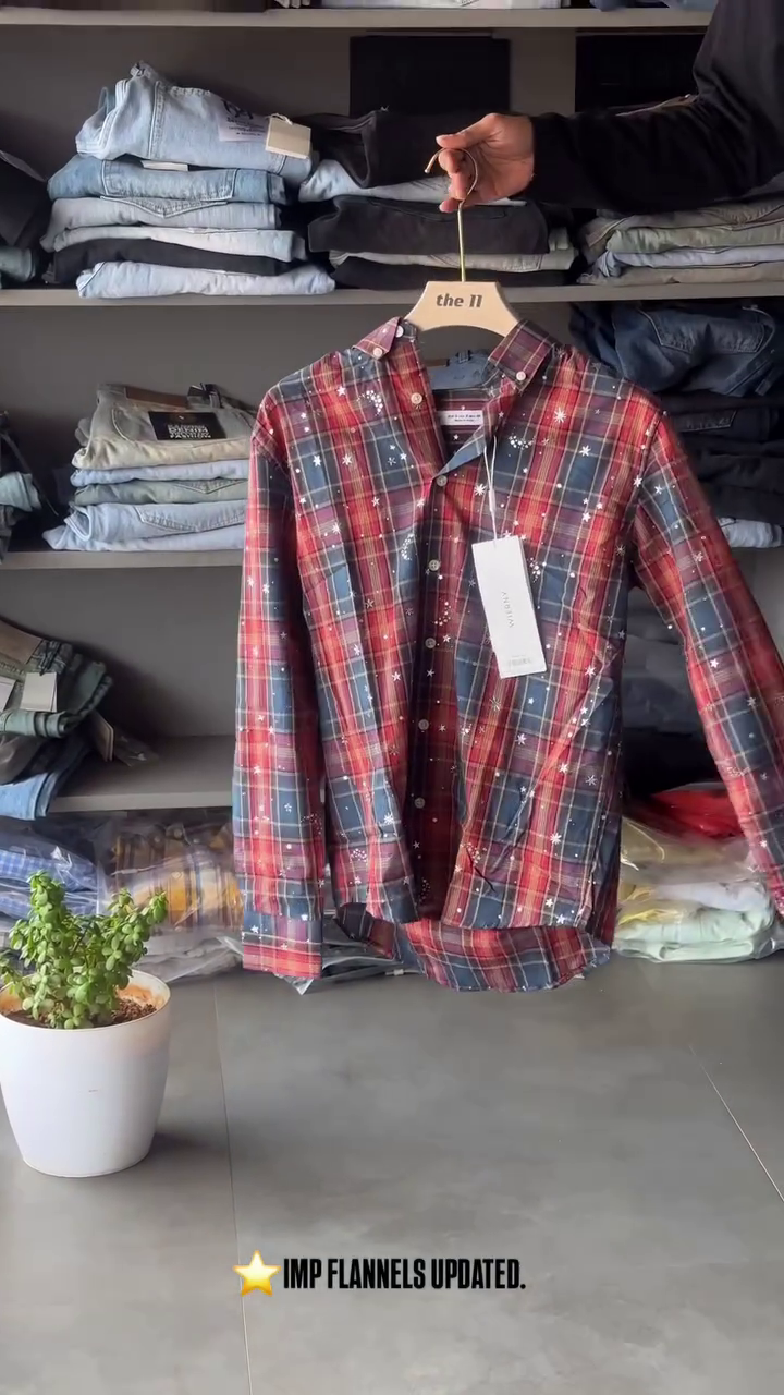 Red Flannel Long-Sleeve Button-Down Shirt With Metallic Star Print Patterns ❤️✨👕