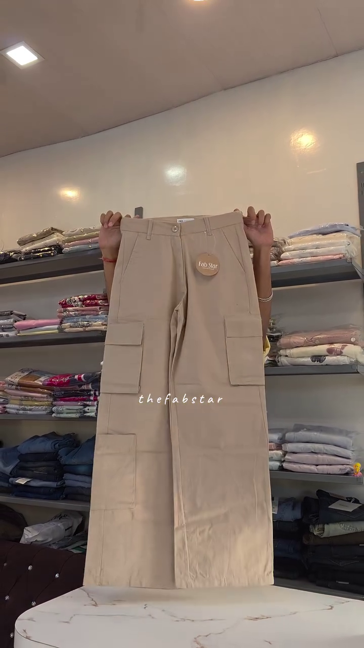 Brown Quarter-Zip Pullover Sweatshirt Paired With Beige Cargo Trousers 🤎👕👖