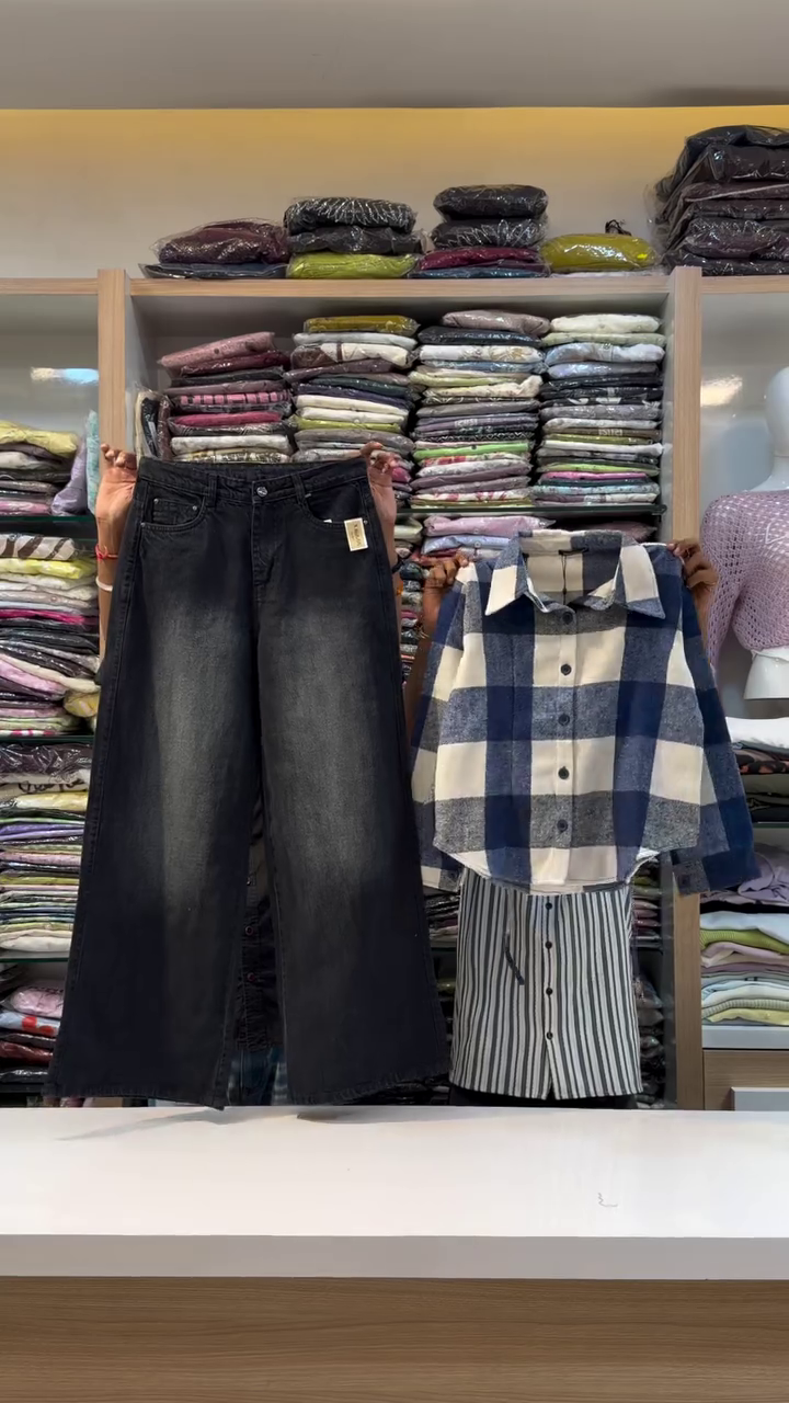 Dark Grey Acid-Wash Wide-Leg Denim Jeans Paired With Blue Plaid Flannel Shirt 🖤💙👖