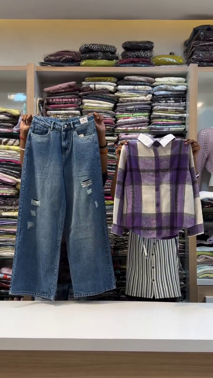 Dark Grey Acid-Wash Wide-Leg Denim Jeans Paired With Blue Plaid Flannel Shirt 🖤💙👖