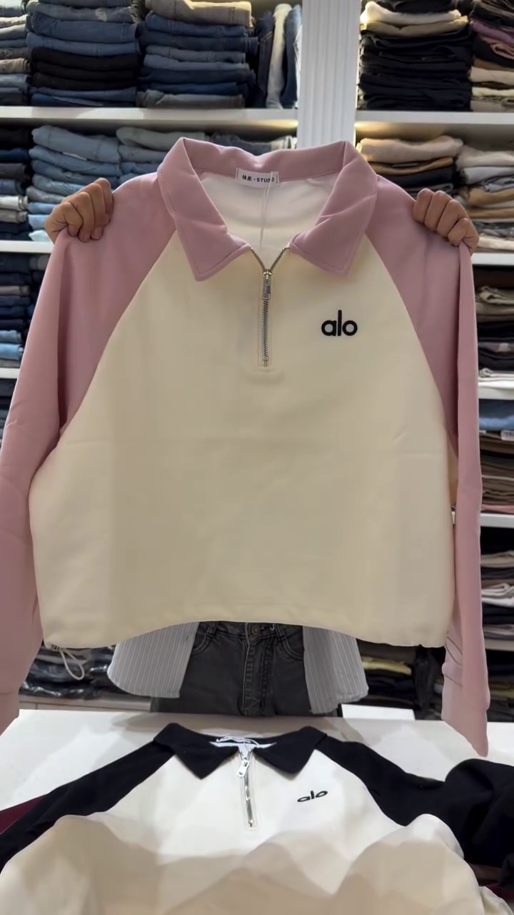 Burgundy And Cream-White Colorblock Quarter-Zip Polo Sweatshirt With Alo Logo 🍷🤍✨