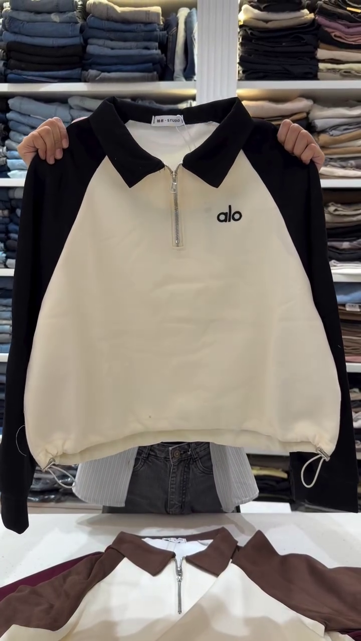Burgundy And Cream-White Colorblock Quarter-Zip Polo Sweatshirt With Alo Logo 🍷🤍✨