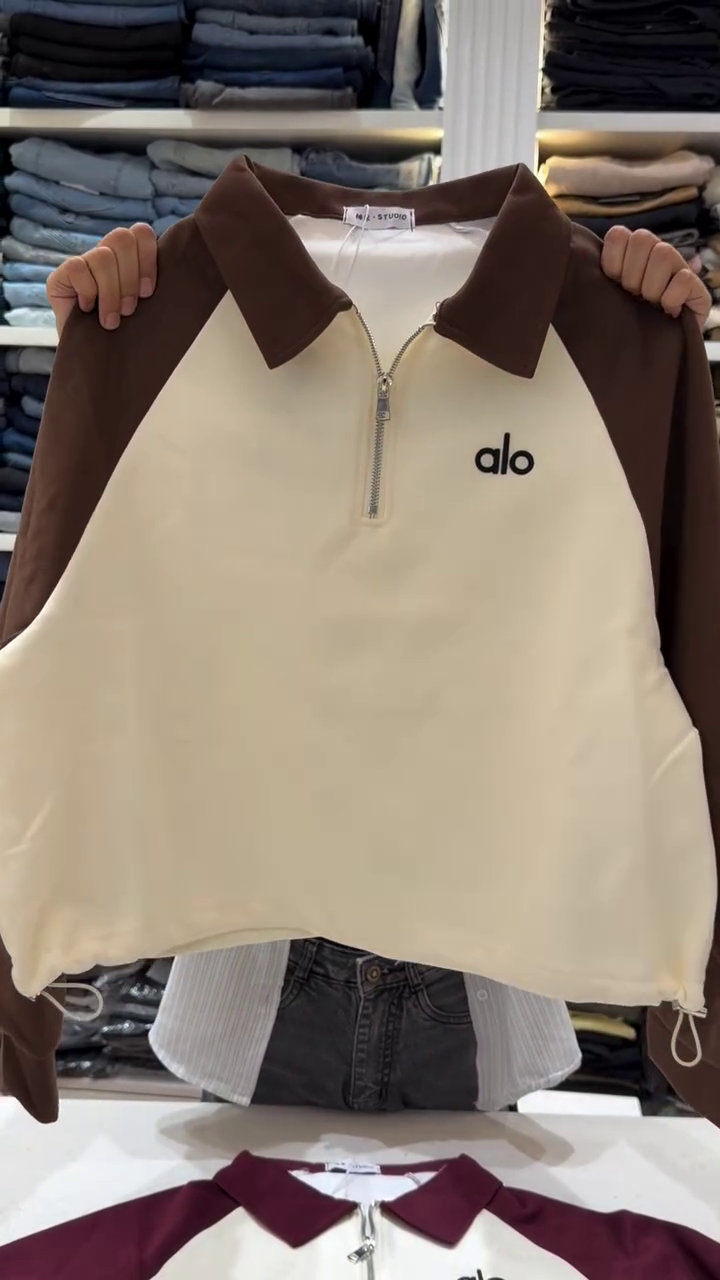 Burgundy And Cream-White Colorblock Quarter-Zip Polo Sweatshirt With Alo Logo 🍷🤍✨