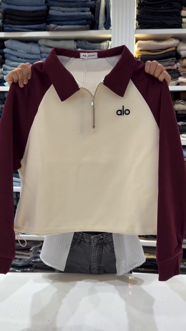 Burgundy And Cream-White Colorblock Quarter-Zip Polo Sweatshirt With Alo Logo 🍷🤍✨
