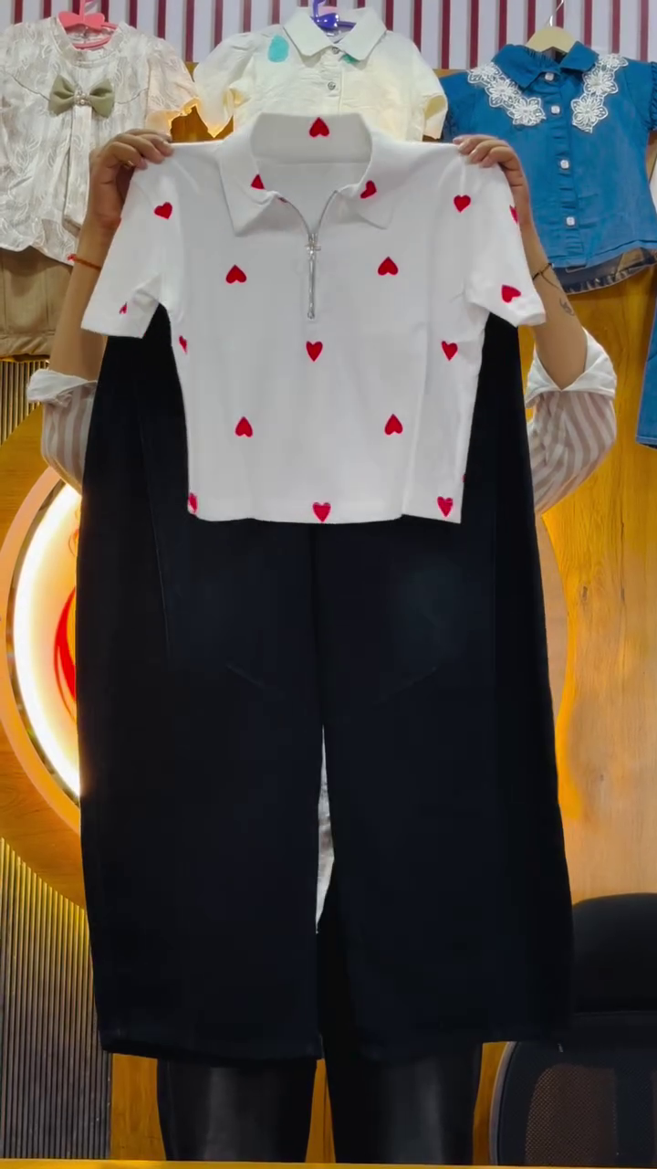 ❤️ Playful White Heart-Emprinted Polo Crop Top with Casual Black Pants✨
